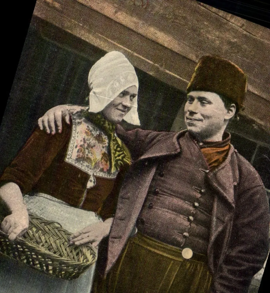 Casal em traje tradicional — Amsterdam — Algemeene Postvereeniging - Frente