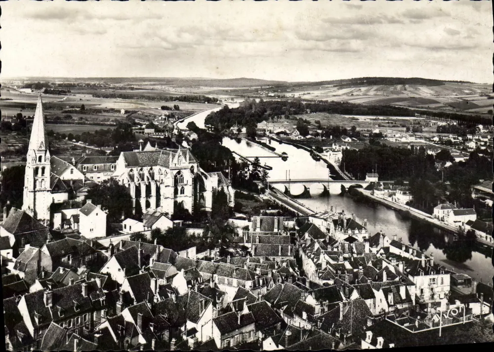 Auxerre (Yonne) — Ogólny widok — Strona wschodnia — Wydawnictwo Sztuki 'W' Marrel, Paryż - Awers