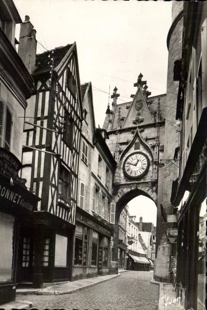 AUXERRE (Yonne) — Tor zur Uhr und alte Häuser (15. Jahrhundert) — Les Éditions d'Art Marcel, Paris - Vorderseite