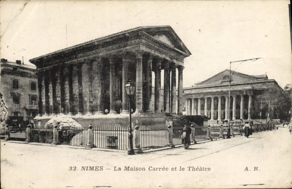 Nîmes — La Maison Carrée et le Théâtre — A.R. n°32 - Vorderseite