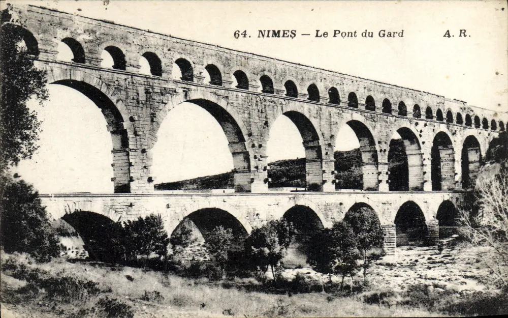 NIMES — O Ponte do Gard — A.R. n°64 - Frente