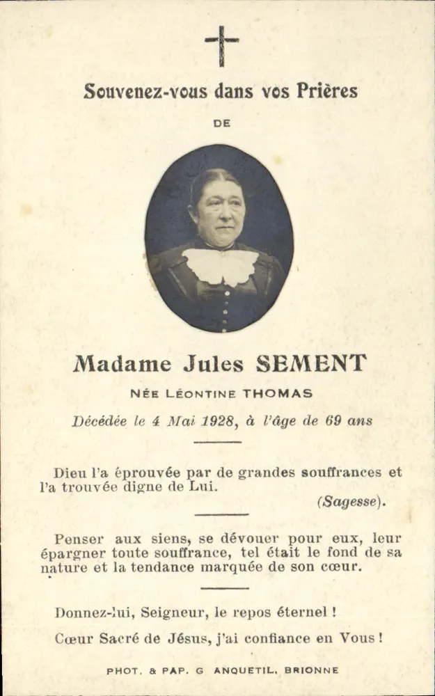 Madame Jules SEMENT — Nascida Léontine Thomas — Falecida em 4 de Maio de 1928 — Fot. & Pap. G. Anquetil, Brionne - Frente