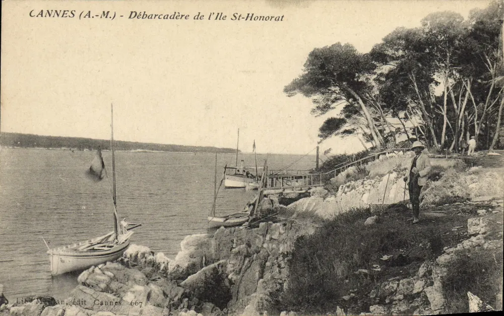CANNES (A.M.) - Desembarcadouro da Ilha Saint-Honorat — Lib. Nattan, edição Cannes 667 - Frente
