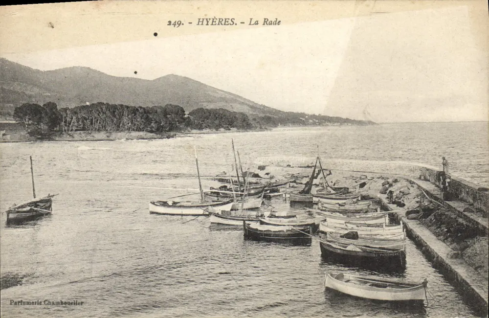 Hyères - La Rade — vista da rade com vários barcos — Parfumerie Chambourlier, n°249 - Frente