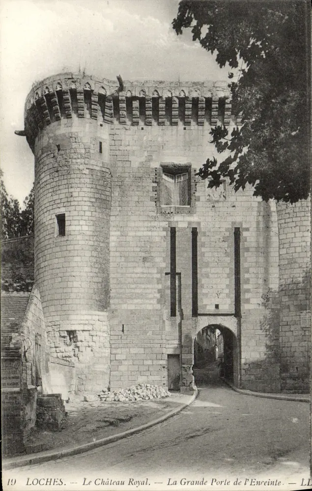 Loches — Schloss — Die Große Enreinte-Tür — LL - Vorderseite