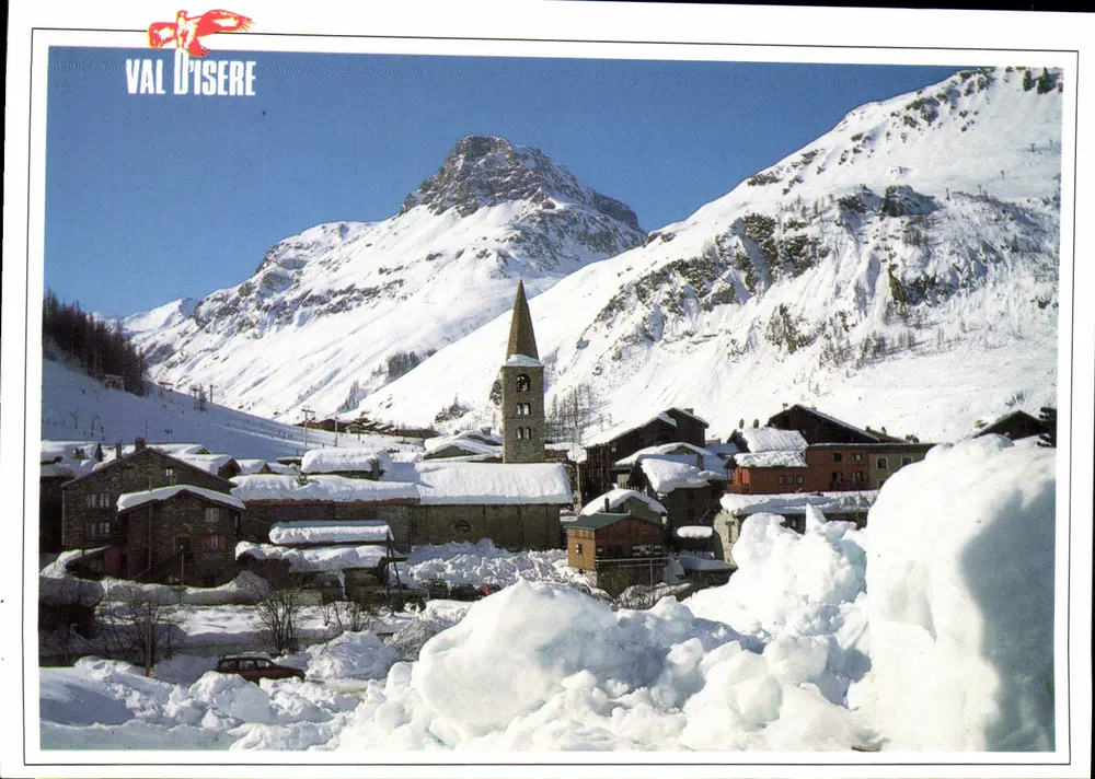 Val d'Isère — Vista parcial da estação com a igreja — La Tarentaise, Savoie, França - Frente