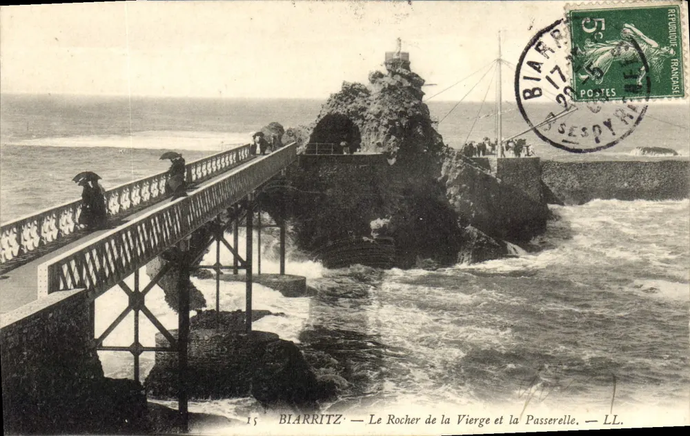 Blarritz — Le Rocher de la Vierge et la Passerelle — LL. - Recto