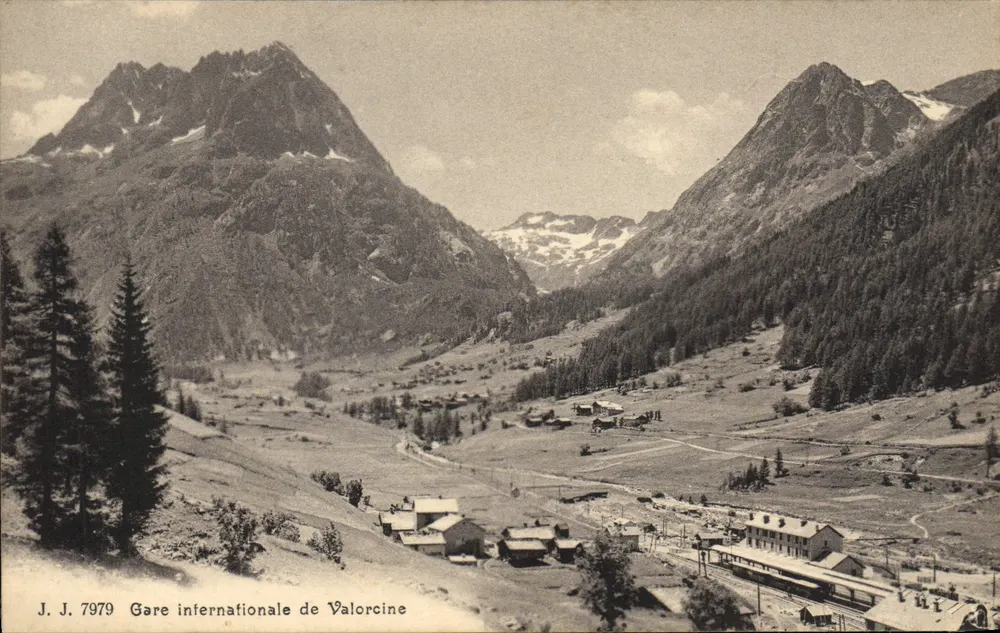 Estação internacional de Valorcine — vista panorâmica das montanhas — J. J. 7979 - Frente