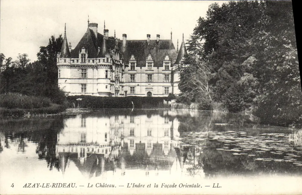 Azay-le-Rideau — Das Schloss — Die Indre und die Ostfassade — LL. - Vorderseite