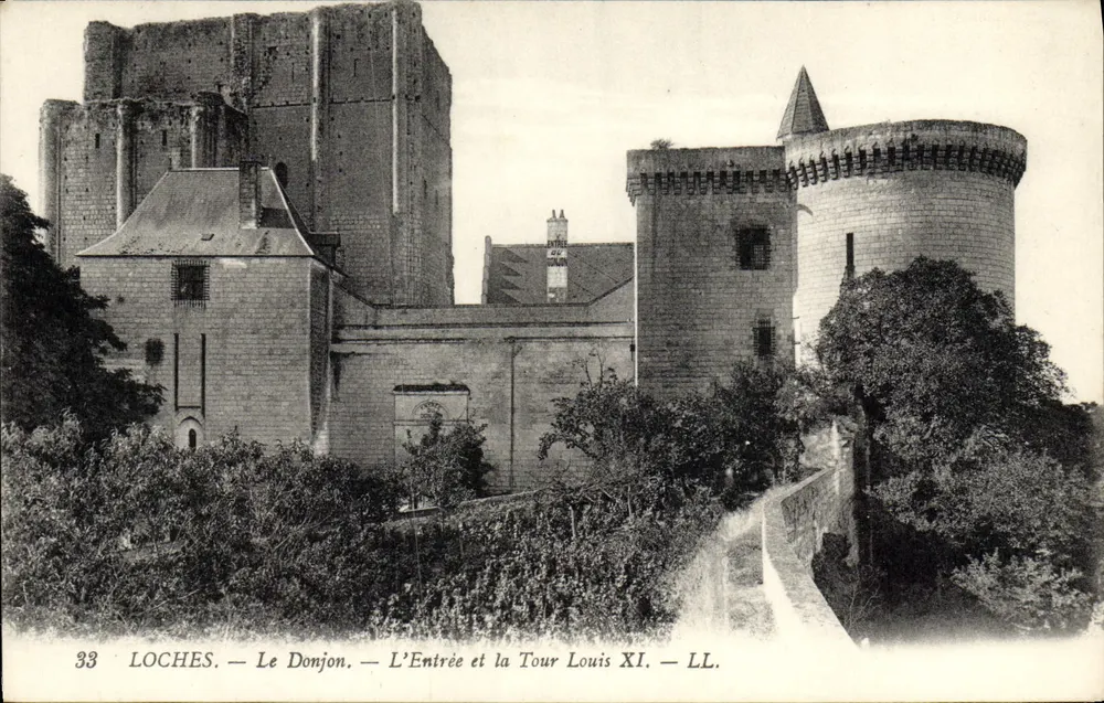 Loches — Der Bergfried. — Der Eingang und die Turm Louis XI. — LL. - Vorderseite