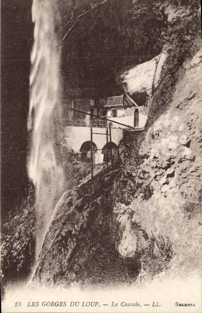 As Gorges do Lobo — A Cachoeira — Selecta - Frente