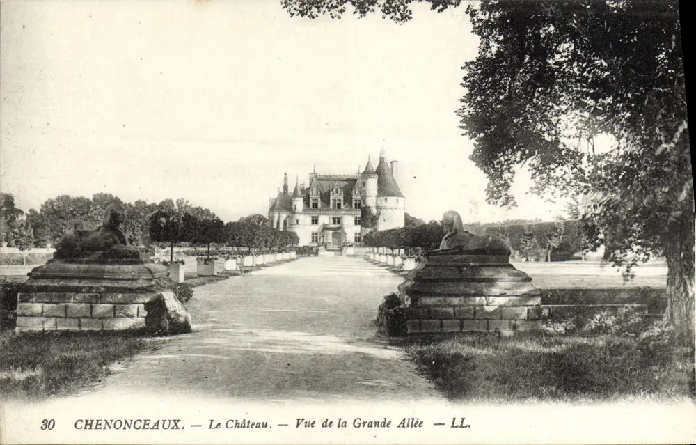Chenonceaux — Le Château — Vue de la Grande Allée — LL. - Recto