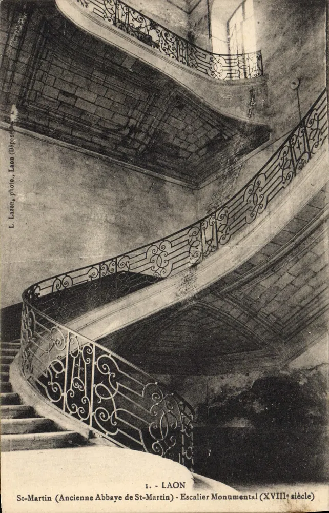 St-Martin (Ehemalige Abtei St-Martin) - Monumentale Treppe (18. Jahrhundert) — Laon, Foto L. Lazón (Oppassé) - Vorderseite