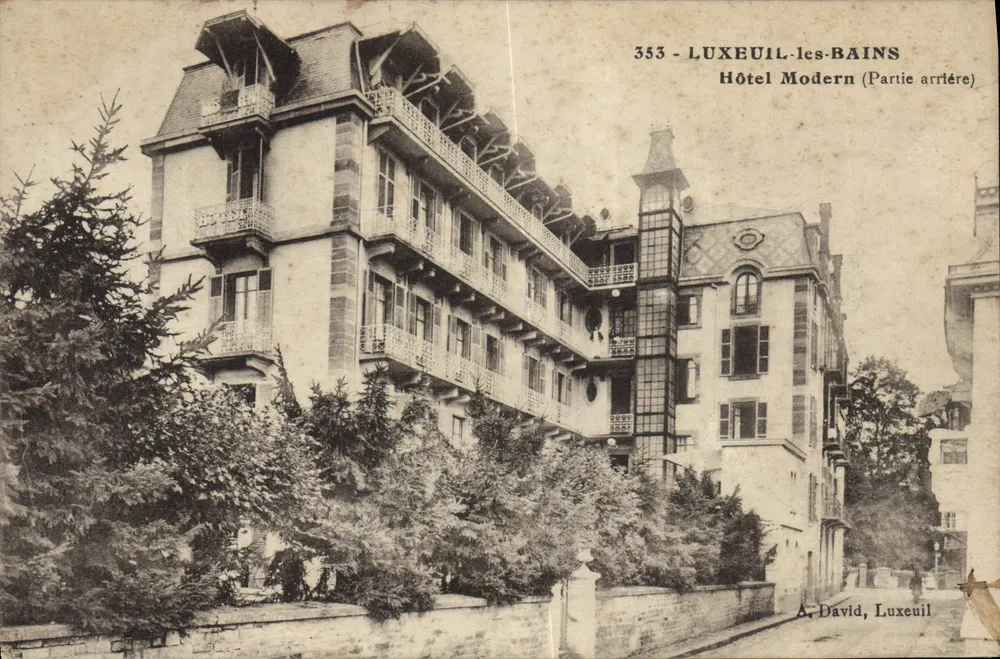 LUXEUIL-les-BAINS — Hotel Modern (Achterkant) — A. David, Luxeuil - Voorkant