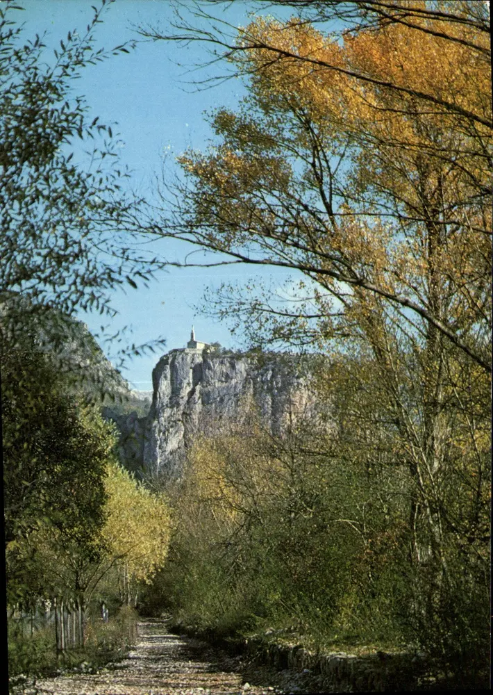 Castellane - Alpes da Alta Provença — Cidade histórica na Rota Napoleônica à entrada das Gorges do Verdon — Éditions Photogly - Frente