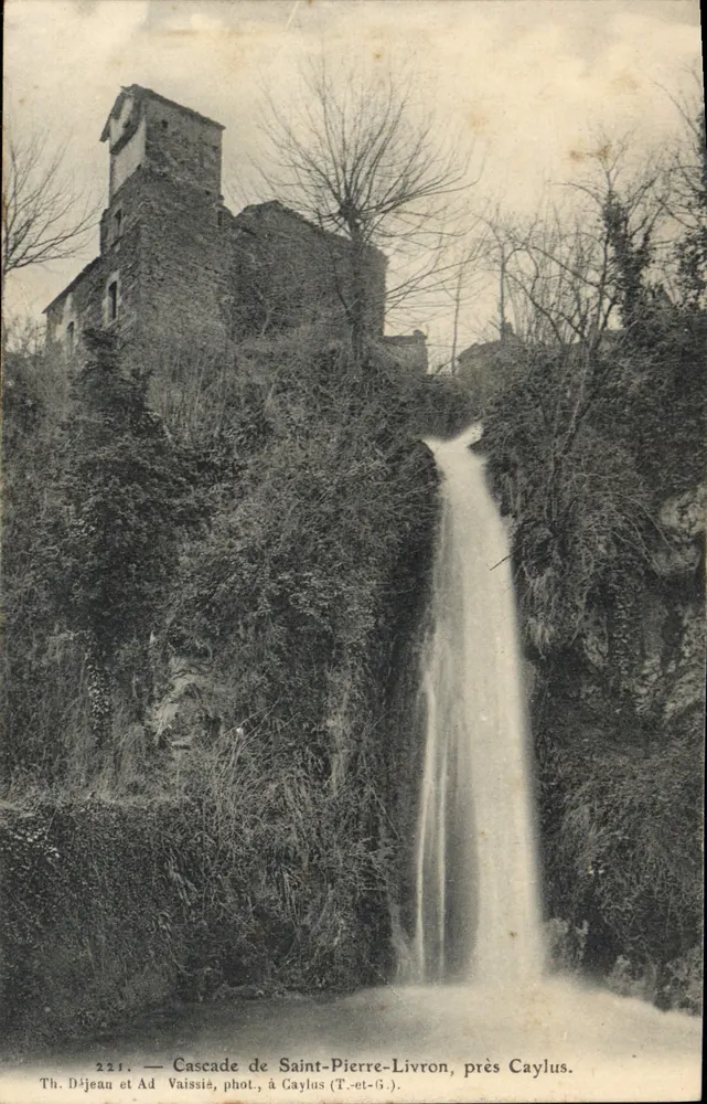 Cachoeira de Saint-Pierre-Livron, perto de Caylus — Th. D’jean e Ad Vaissié, fot. em Caylus (T.-et-G.) - Frente