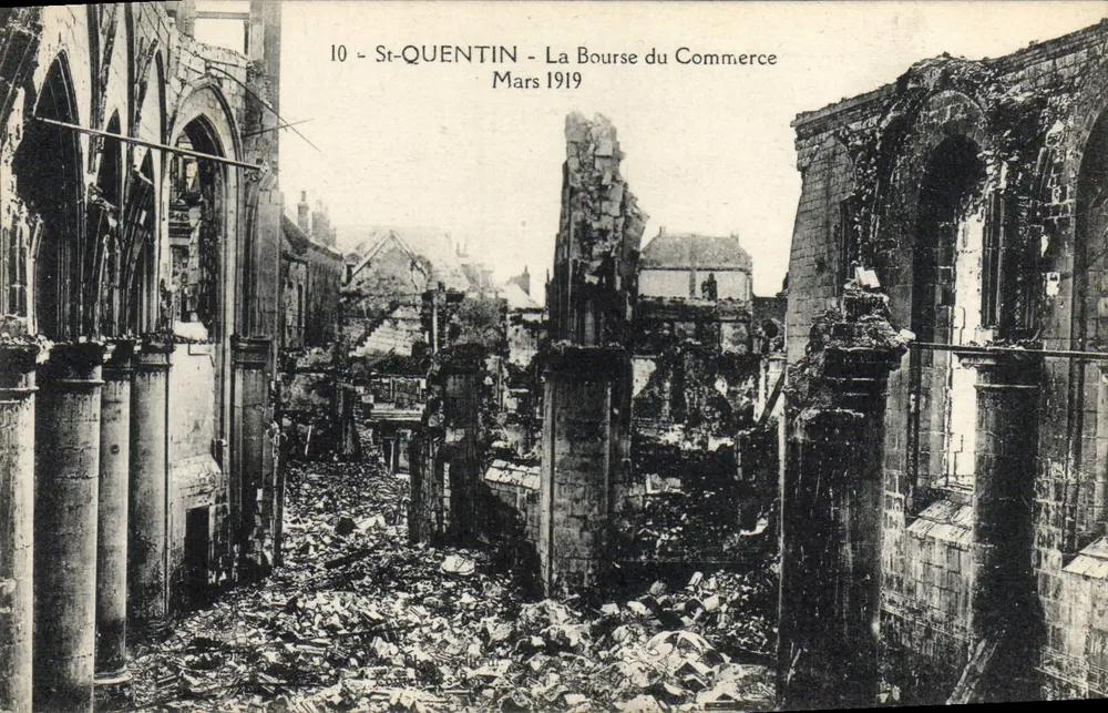 St-Quentin — Ruínas da Bourse du Commerce — Março 1919 - Frente