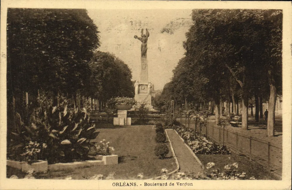 Orléans - Boulevard de Verdun — Monument aos Mortos com Estátua Central — editor não identificado - Frente