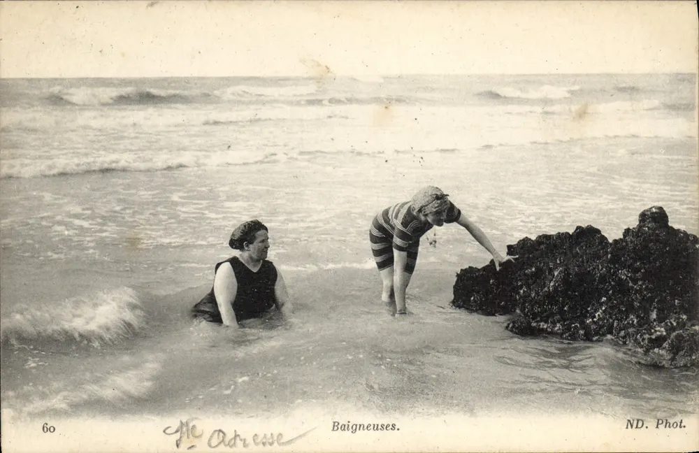 바이gneuses — 바다에 있는 두 여성 — ND. Phot. - 앞면