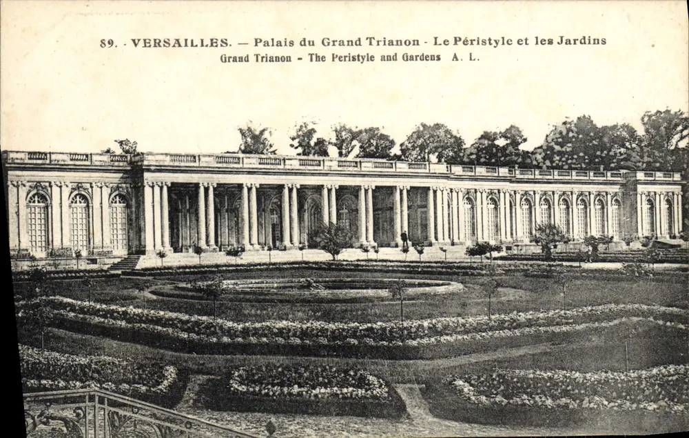 Versailles — Schloss des Großen Trianon — Der Peristyl und die Gärten — A. L. - Vorderseite