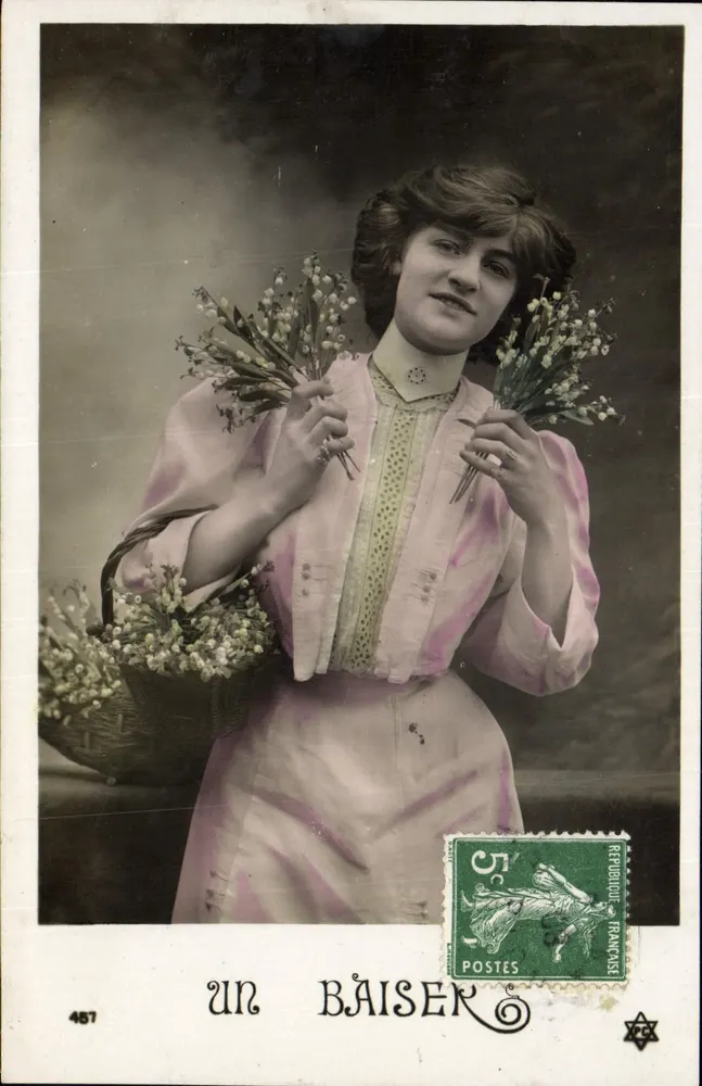 Frau, die Sträuße von Mädesüß hält — EIN KUSS — anonymer Verlag, Nr. 487 - Vorderseite