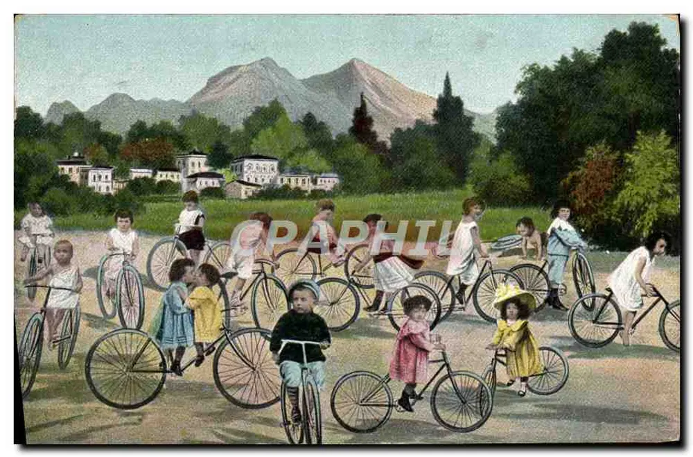 Enfants à vélo — paysage montagneux — éditeur Union postale universelle, n° 382 - Recto