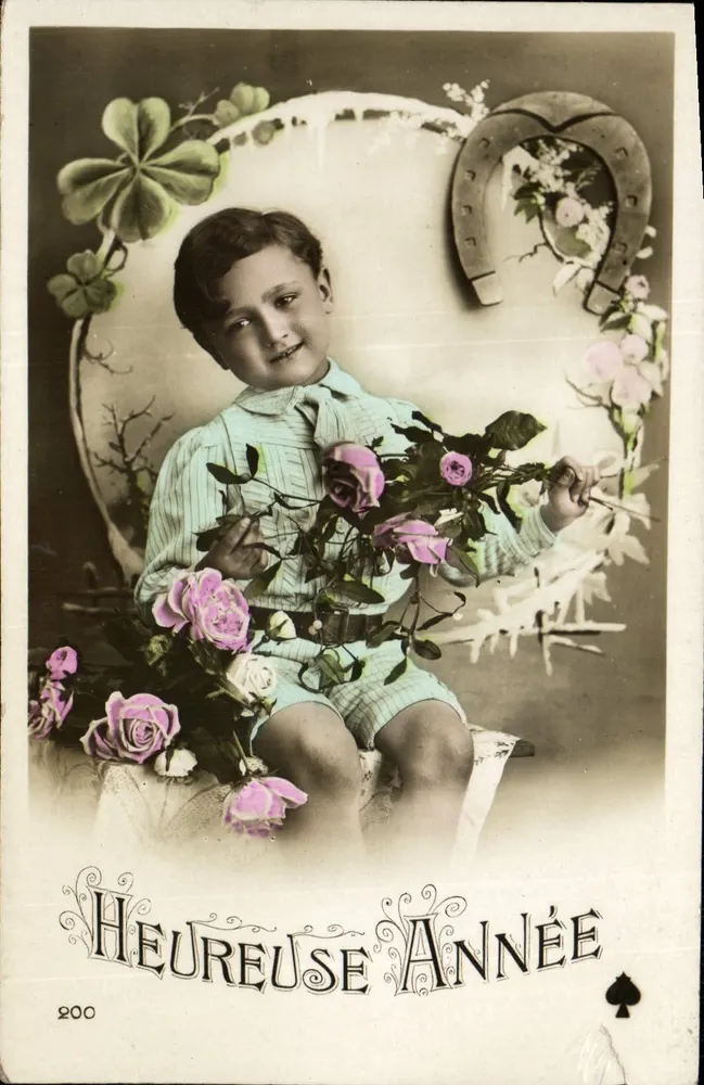 Enfant avec roses — décor de trèfle et sabot de cheval — éditeur '200' et n° 200 - Frente