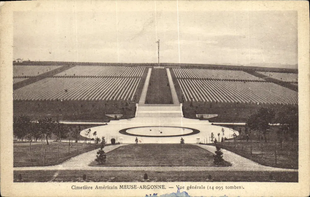Amerikanischer Friedhof Meuse-Argonne — Allgemeiner Blick (14.095 Grabstellen) - Vorderseite