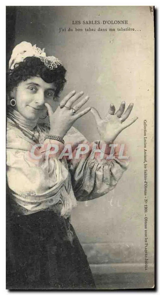 Mulher sorridente apresentando suas mãos — Les Sables-d'Olonne — Coleção Jardin Anniard, N° 1200 - Frente