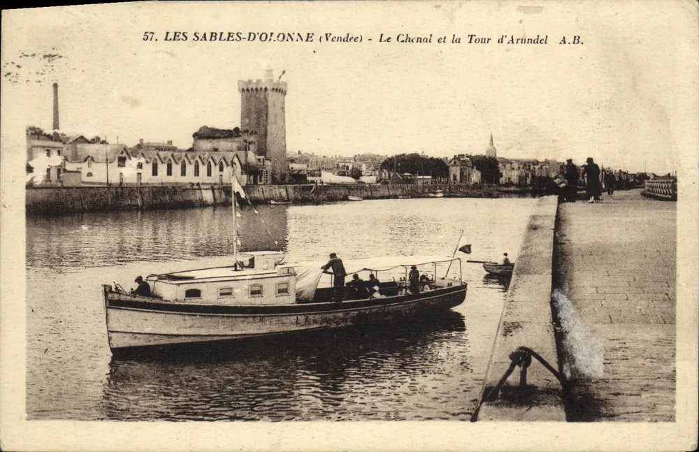 Les Sables-d'Olonne (Vendée) — Le Chenal et la Tour d'Arundel — A.B. - Recto
