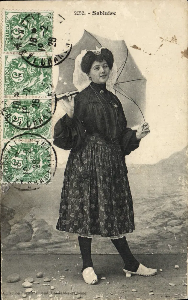 Sablaïse — jovem mulher segurando um guarda-chuva — editor Sablaïse, n° 2252 - Frente