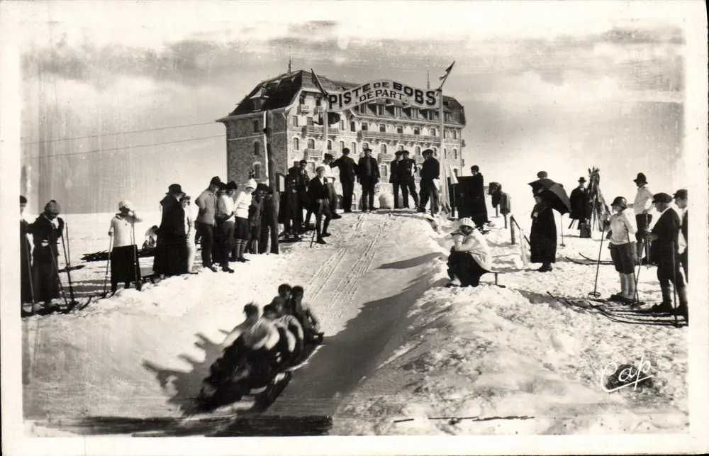 Abfahrt eines Bobwagens — Superbagnères (alt. 1500 m.) — A. P. Strasbourg - Vorderseite