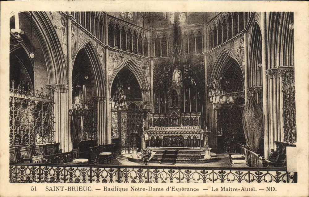 Saint-Brieuc — Basilique Notre-Dame d'Espérance — Der Hauptaltar - Vorderseite
