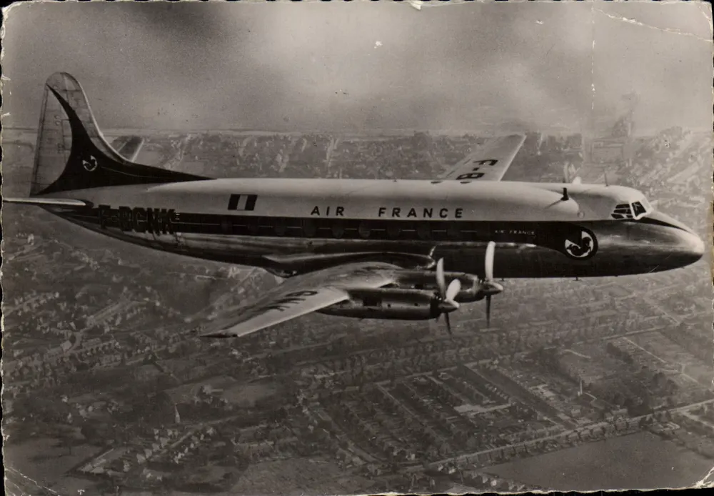 Air France Flugzeug — F-BGKK — in der Luft über einer Stadt — Verlag Paris des Gens Pressés - Vorderseite