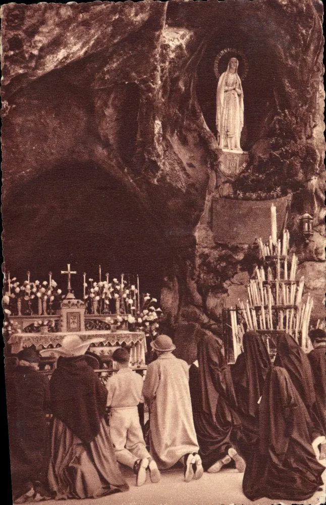 Lourdes — A Gruta Milagrosa — Edição P. Doucet - Frente