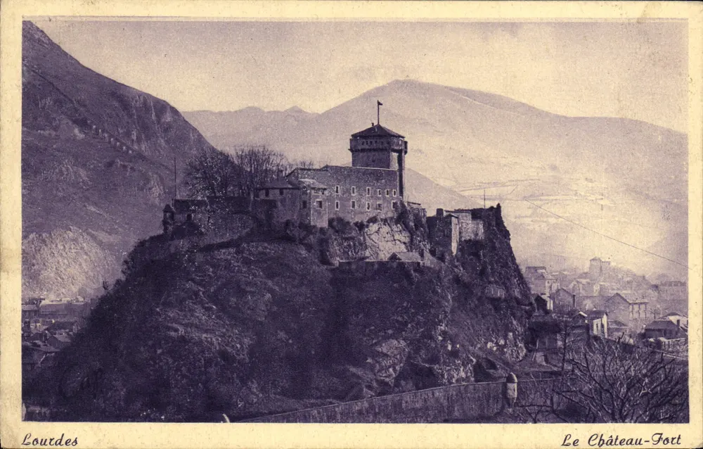 Lourdes — Het Kasteel-Fort - Voorkant