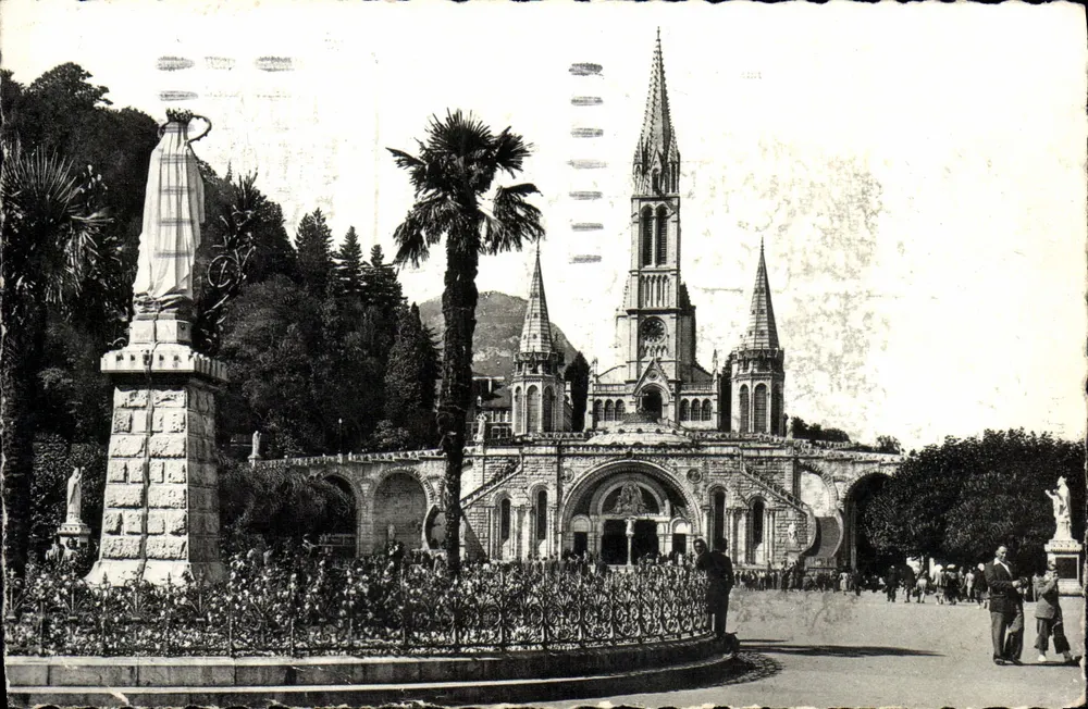 Lourdes — Die Basilika und die gekrönte Jungfrau — Edit. P. Douvet, n° 67 - Vorderseite