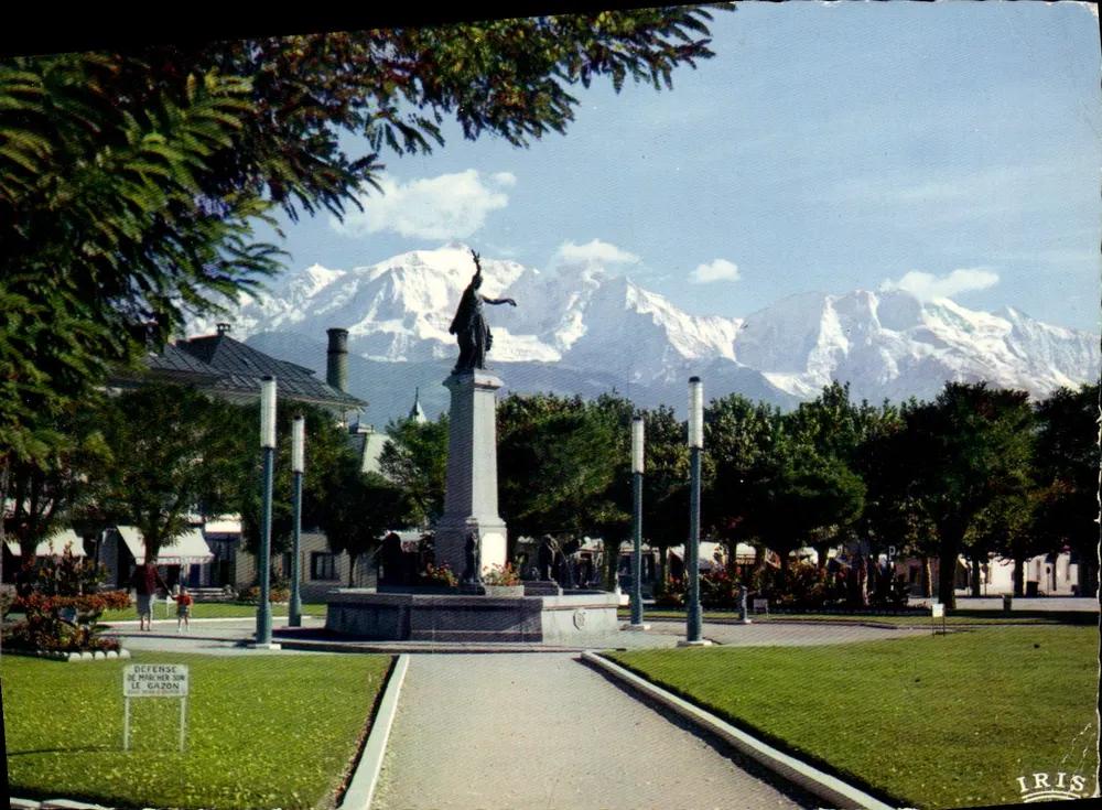 Sallanches — Monument à la Défense de 1914-1918 sur le Gazon — éditeur IRIS - Frente