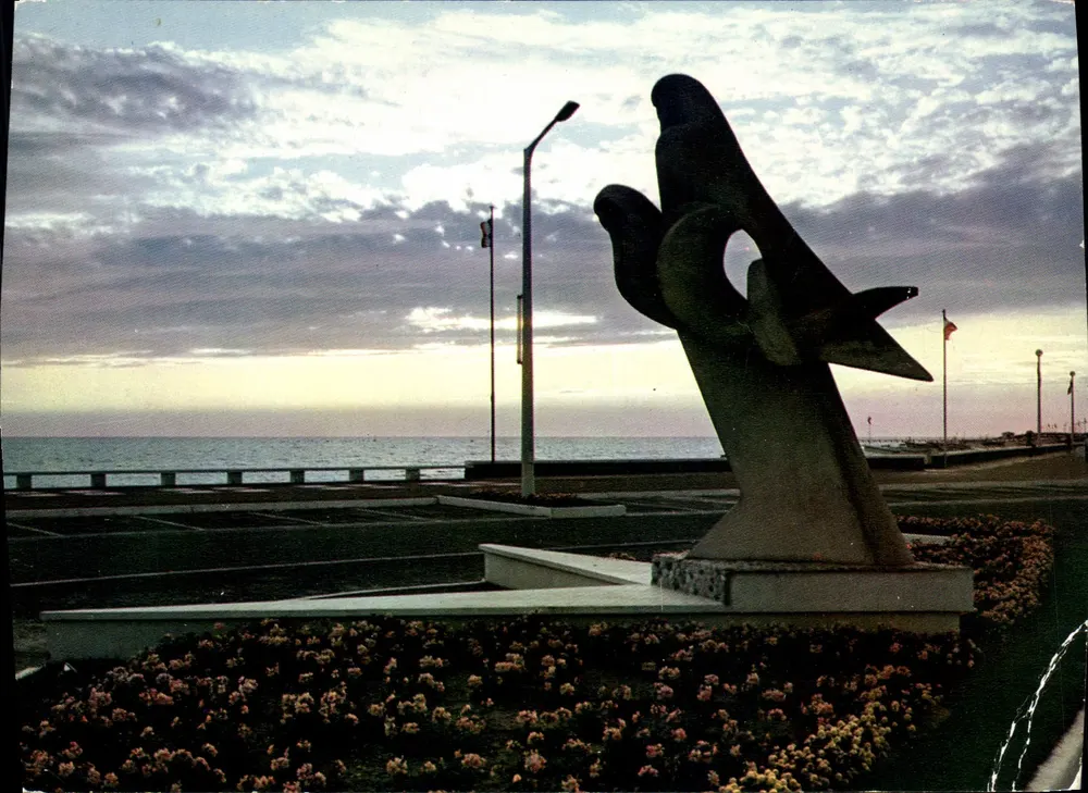 Saint-Jean-de-Monts — Skulptur der Meeresvögel (J. Martel) — Gabycolor - Vorderseite
