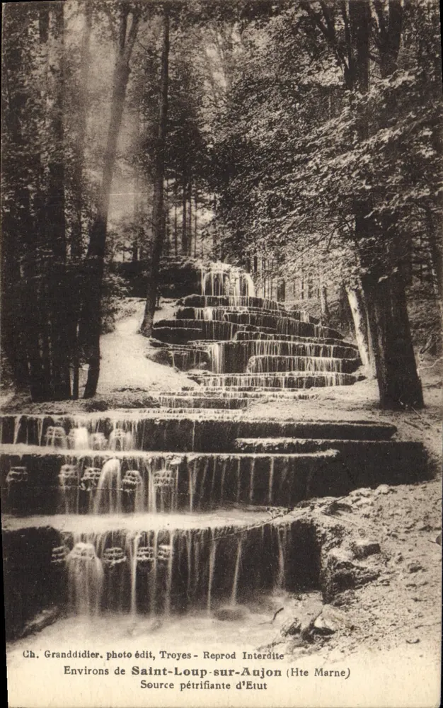 Fonte petrificada de Éiut — Arredores de Saint-Loup-sur-Aujon (Hte Marne) — Ch. Granddidier, foto edit. Troyes - Frente