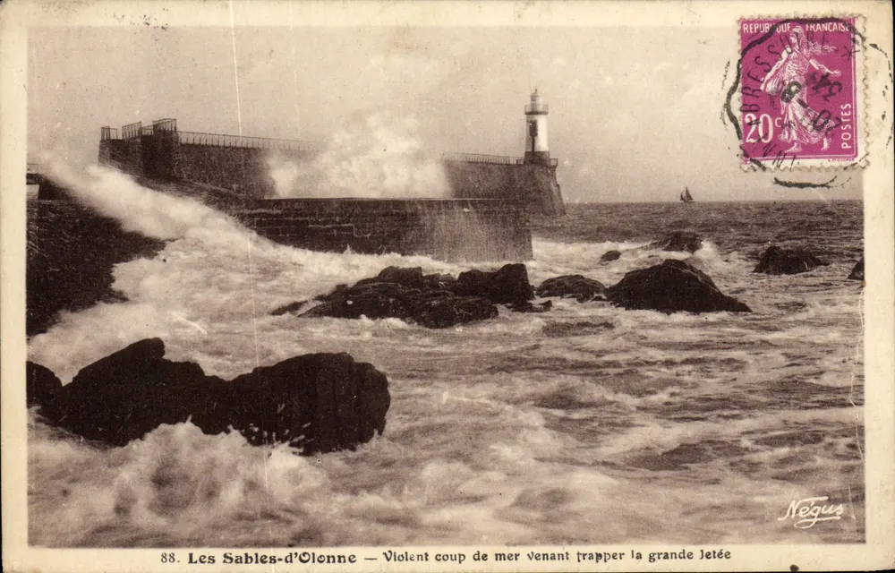 Les Sables-d'Olonne — Gewaltiger Wellenschlag auf die große Mole — Négus, Nr. 88 - Vorderseite