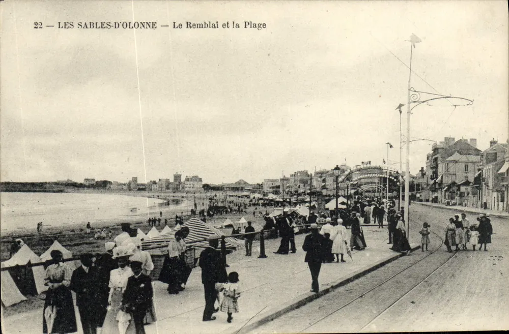 Les Sables-d'Olonne — Der Damm und der Strand — Unbekannter Verlag, n° 22 - Vorderseite