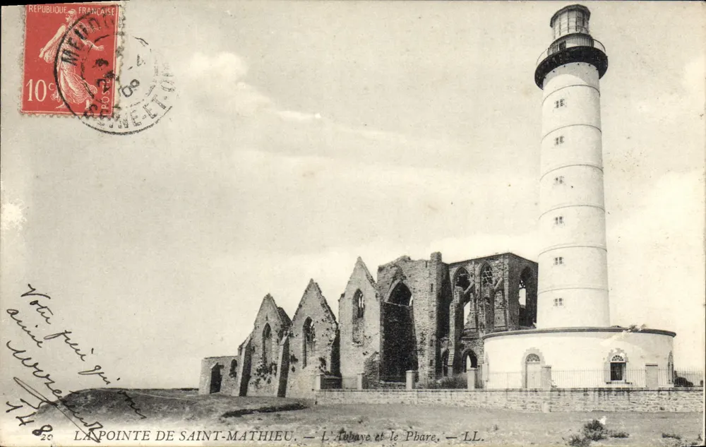 A Ponta de Saint-Mathieu — A Abadia e o Farol — LL. - Frente