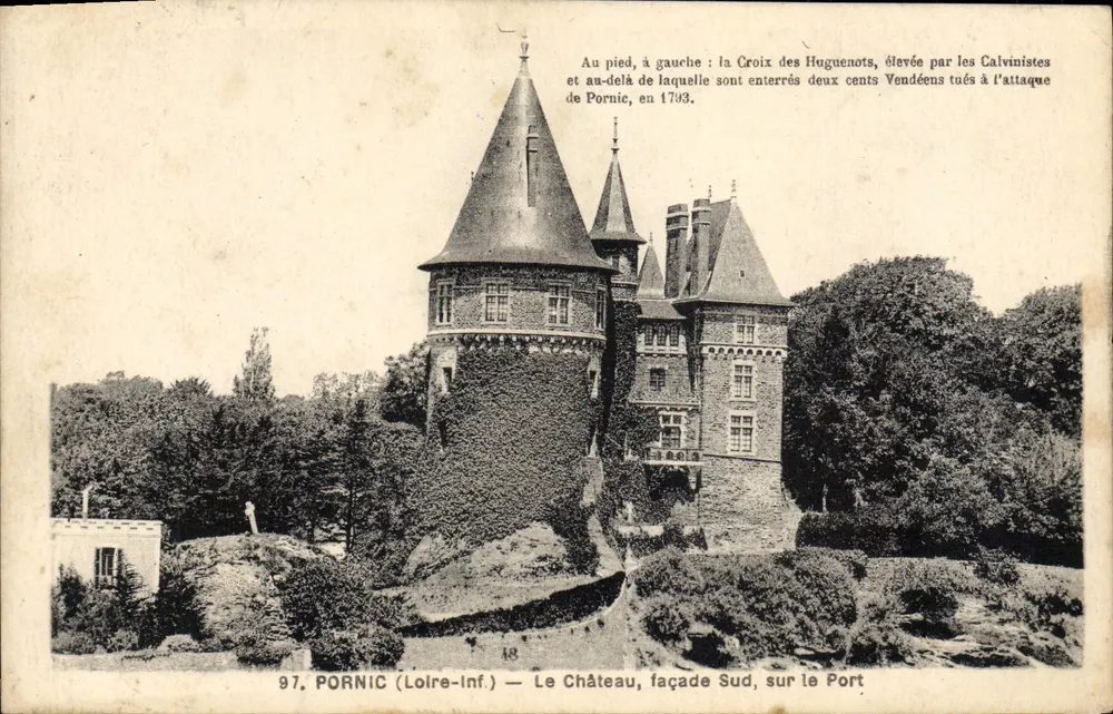 PORNIC (Loire-Inf.) — Das Schloss, Südseite, am Hafen — Unten links: das Kreuz der Hugenotten, errichtet von den Calvinisten, dahinter sind zweihundert Vendéen begraben, die 1793 bei der Attacke auf Pornic getötet wurden. - Vorderseite