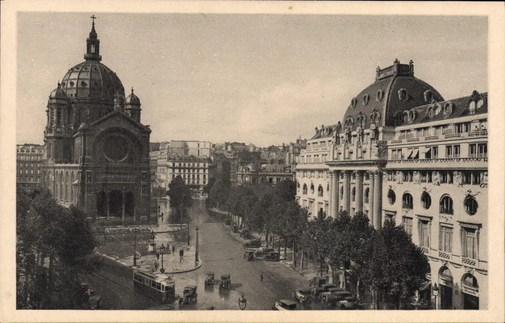 Place Saint-Augustin — vista da catedral e do palácio da rue de Rivoli — editor não identificado - Frente