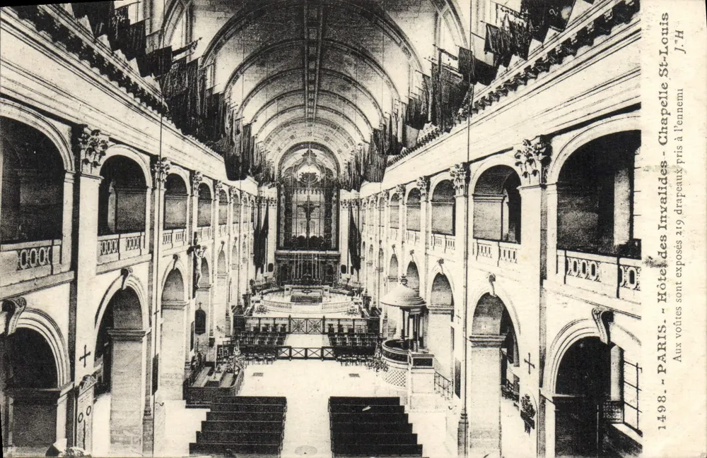 Paris - Hotel des Invalides - Kapelle Saint-Louis - 219 Fahnen zur Ausstellung - Vorderseite