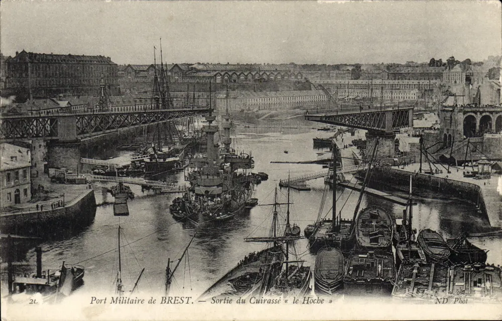 Militärhafen von BREST — Abfahrt des Schlachtschiffes « le Hoche » — ND Phot - Vorderseite