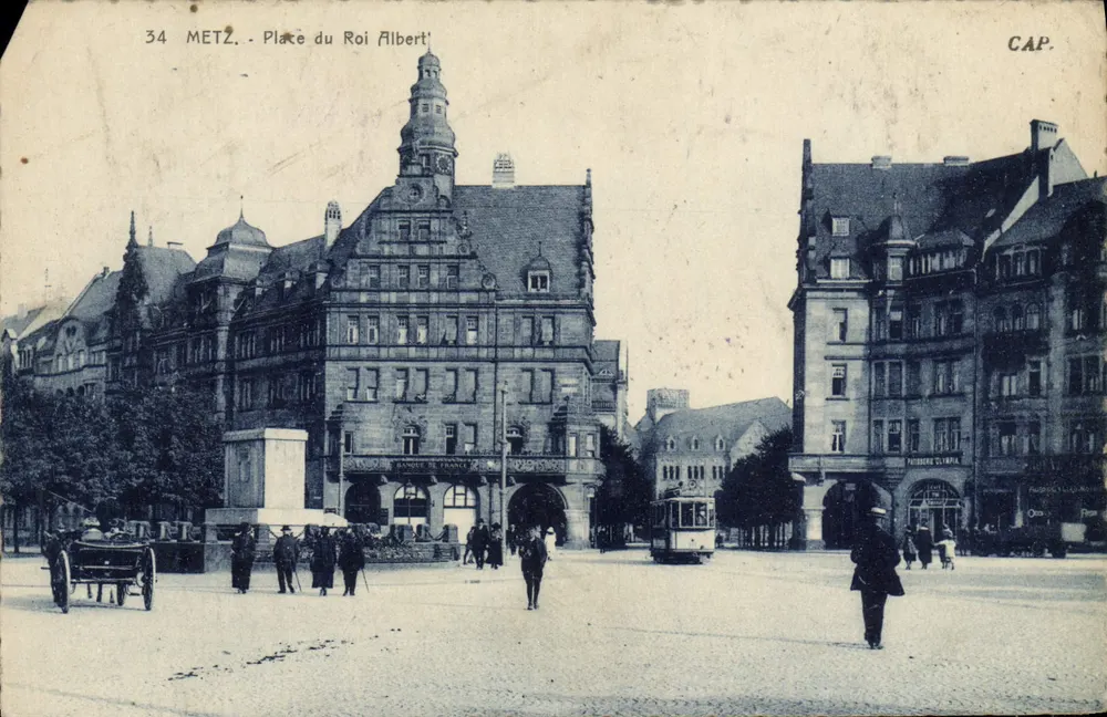 Metz - Praça do Rei Albert — vista do Banco da França e do trem — editor CAP, n°34 - Frente