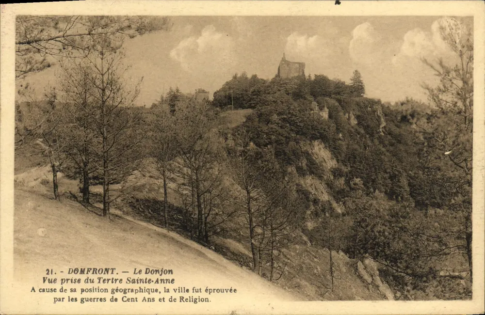 DÔMFRONT — Der Bergfried — Ansicht vom Terre-Sainte-Anne - Vorderseite
