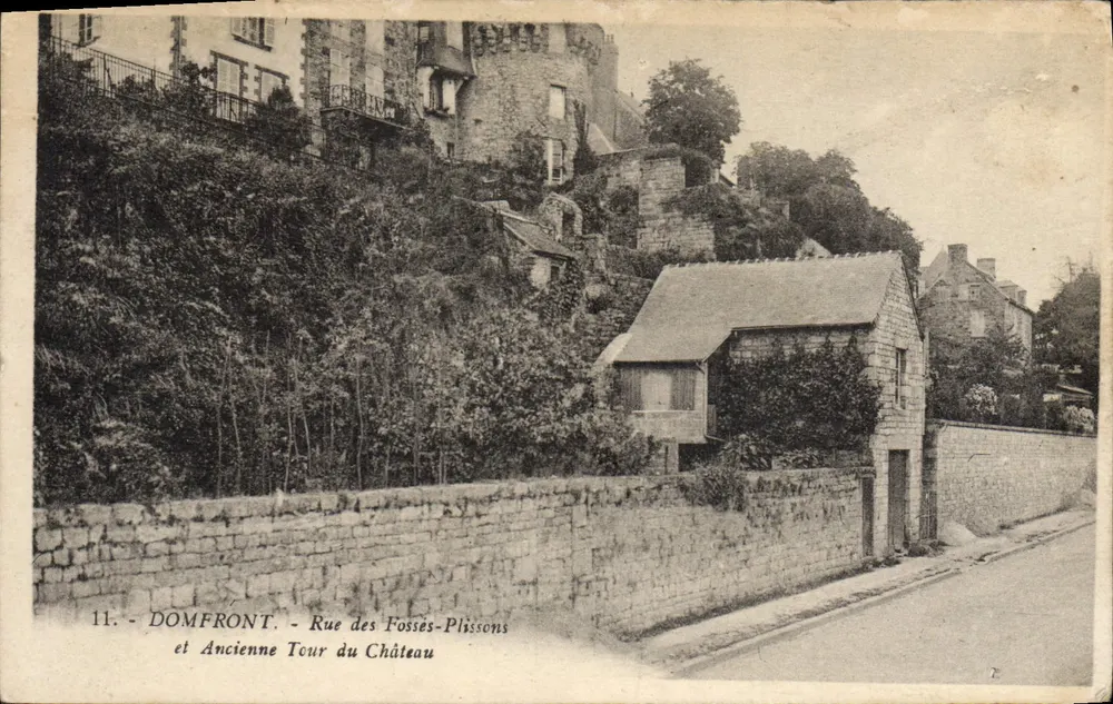 DÔMFRONT - Straße der Fosses-Plissons und alte Burgturm - Vorderseite